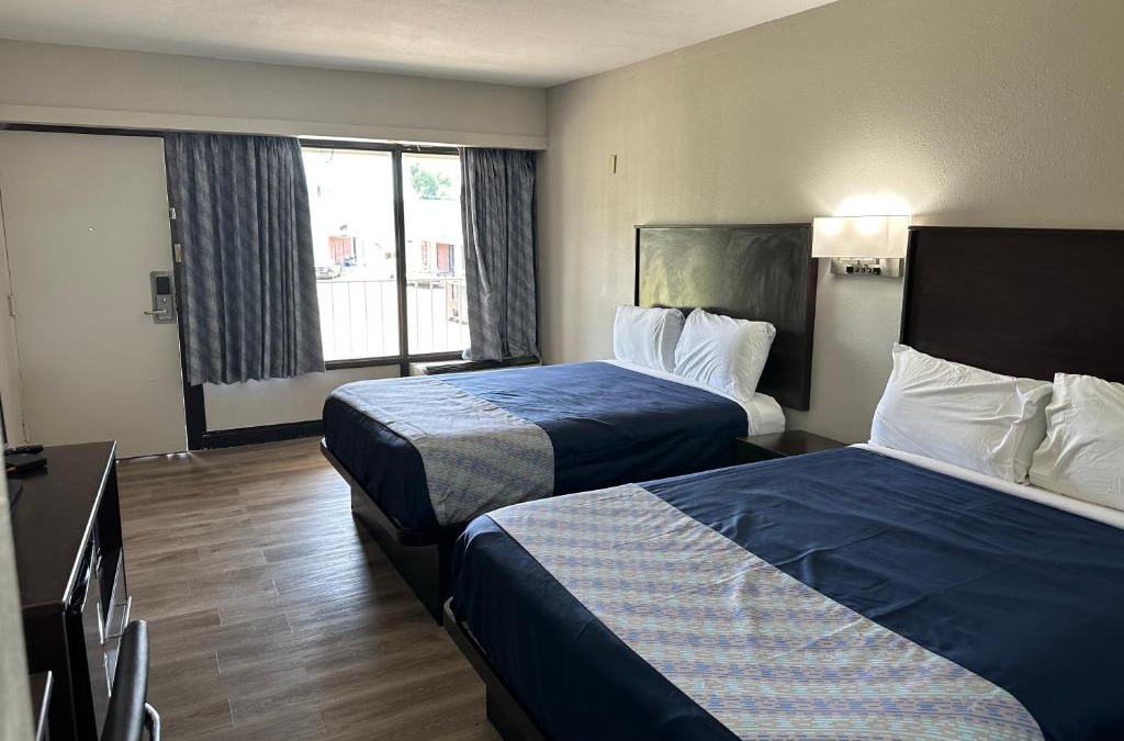Oakdale Hotel | Oakwood Inn