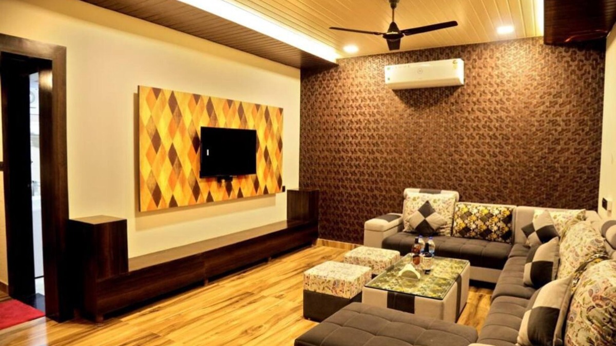 Udaipur District Villa | Oakwood Villa By Ebony Stays – Premium Holiday Villa in Udaipur with Pool