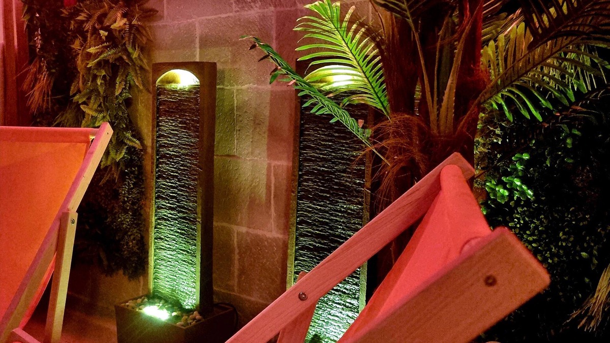 Menesplet Apartment | Oasis, and its inflatable boat