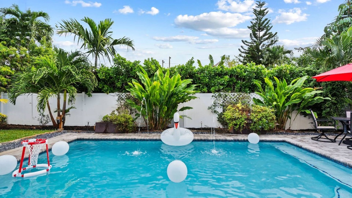 Wilton Manors House | Oasis Backyard With Heated Pool Oakland Park