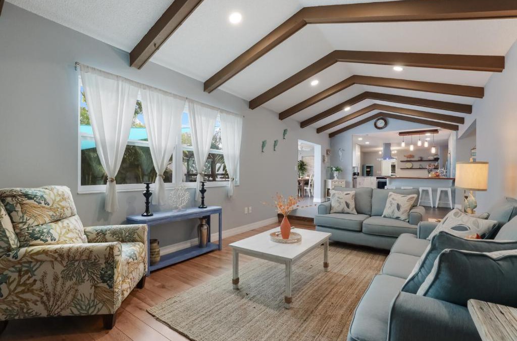 West Bradenton Villa | Oasis backyard with hot tub 4/2 close to the beach