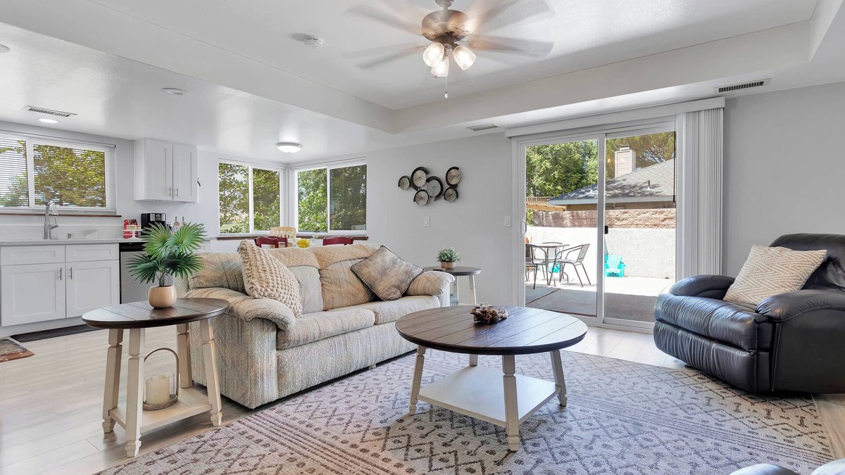 Victorville Condo | Oasis Condo on the fairway; fast WiFi, smart TVs, spectacular golf course views