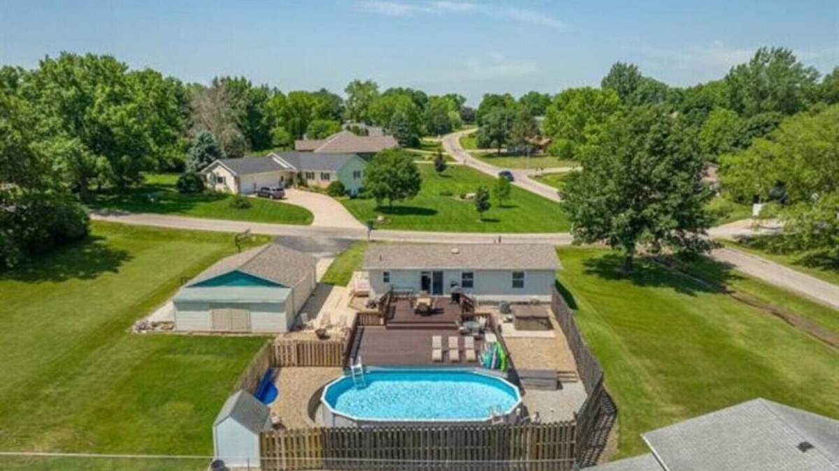Waterloo House | Oasis Near Water/Theme Park with Pool/Hot Tub