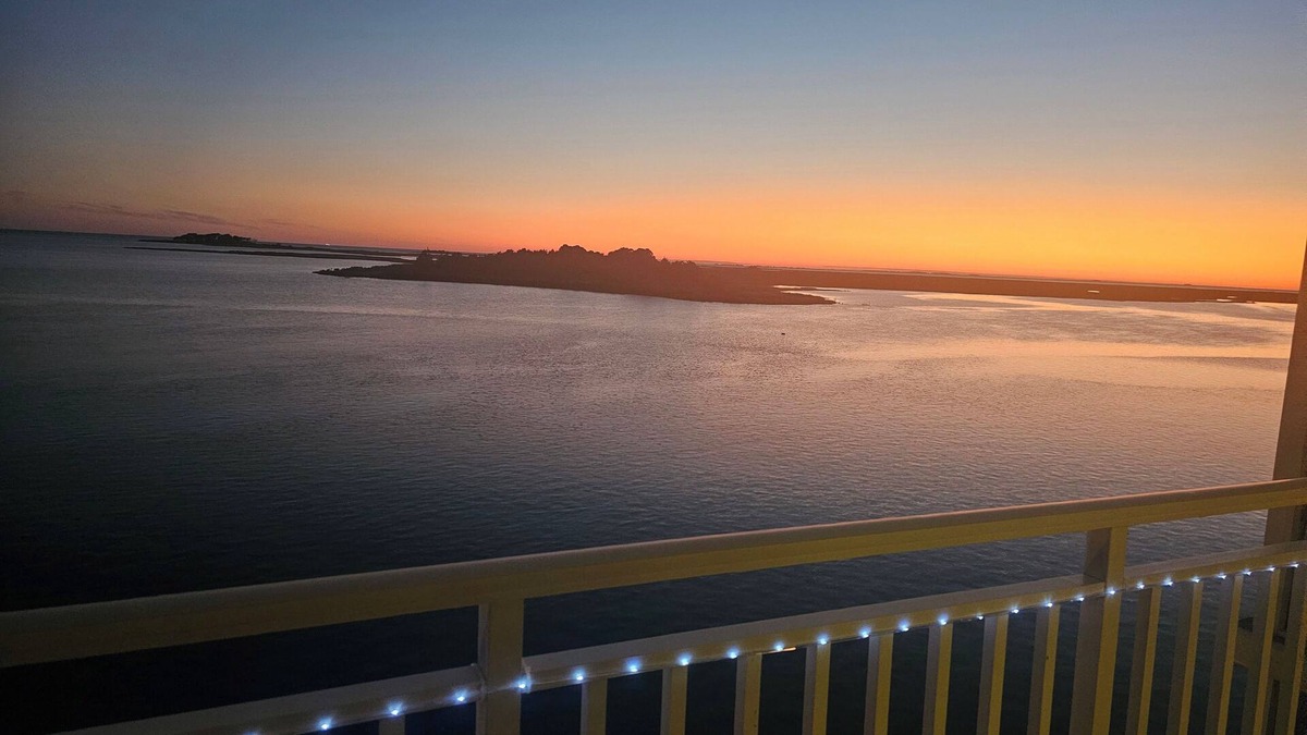 Crisfield Condo | Oasis On the Bay-Luxury 3-bedroom condo