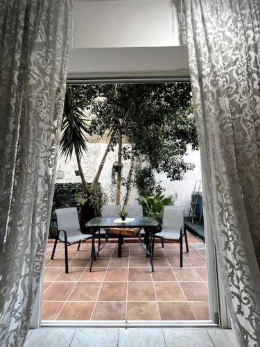 Nikaia-Agios Ioannis Rentis Apartment | Oasis Pool Flat-near 2 metro stations-
