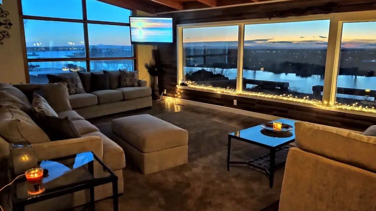 Moses Lake House | Oasis Retreat at The Lake! King Bed