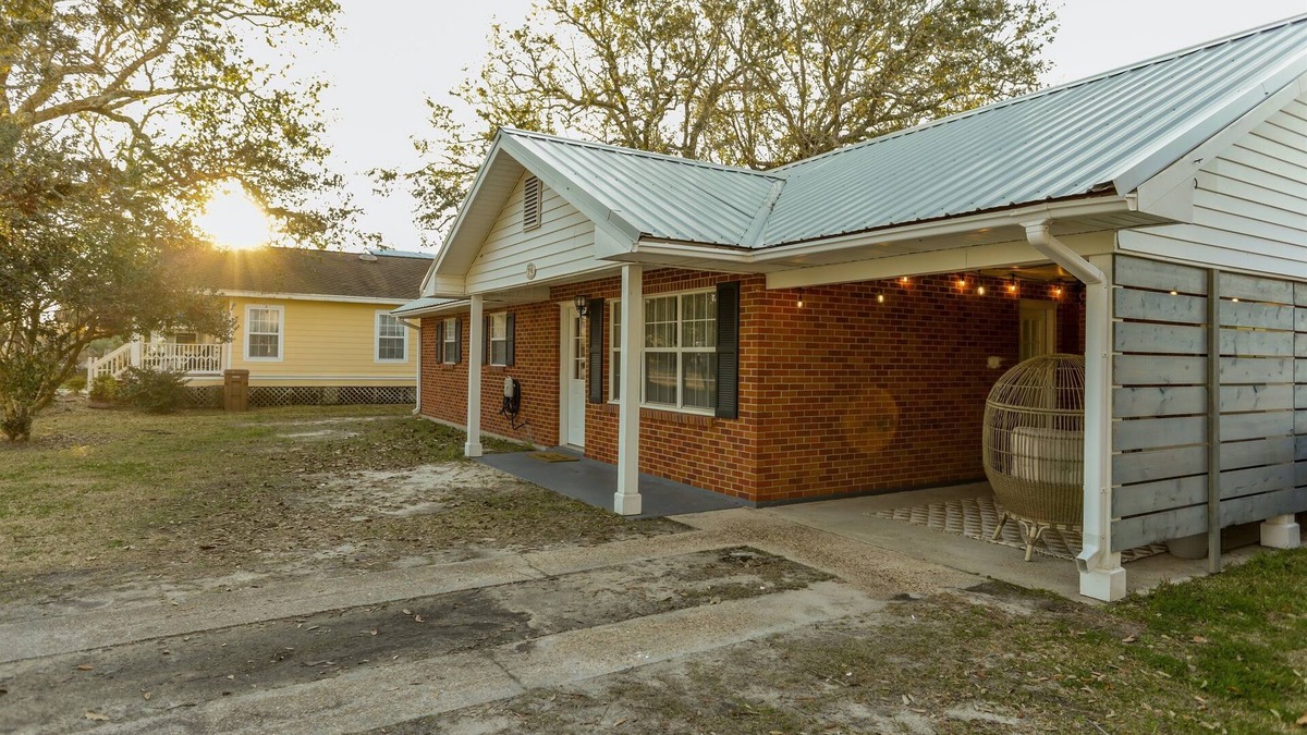 Long Beach House | Oasis Steps to Beach, Pet-Friendly, Walk Downtown