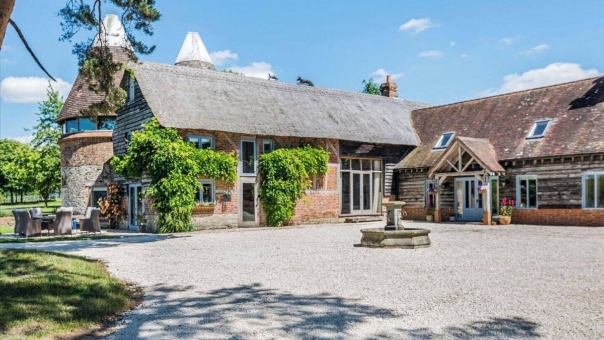 Alton Cottage | Oast House - Otium Wine Estate
