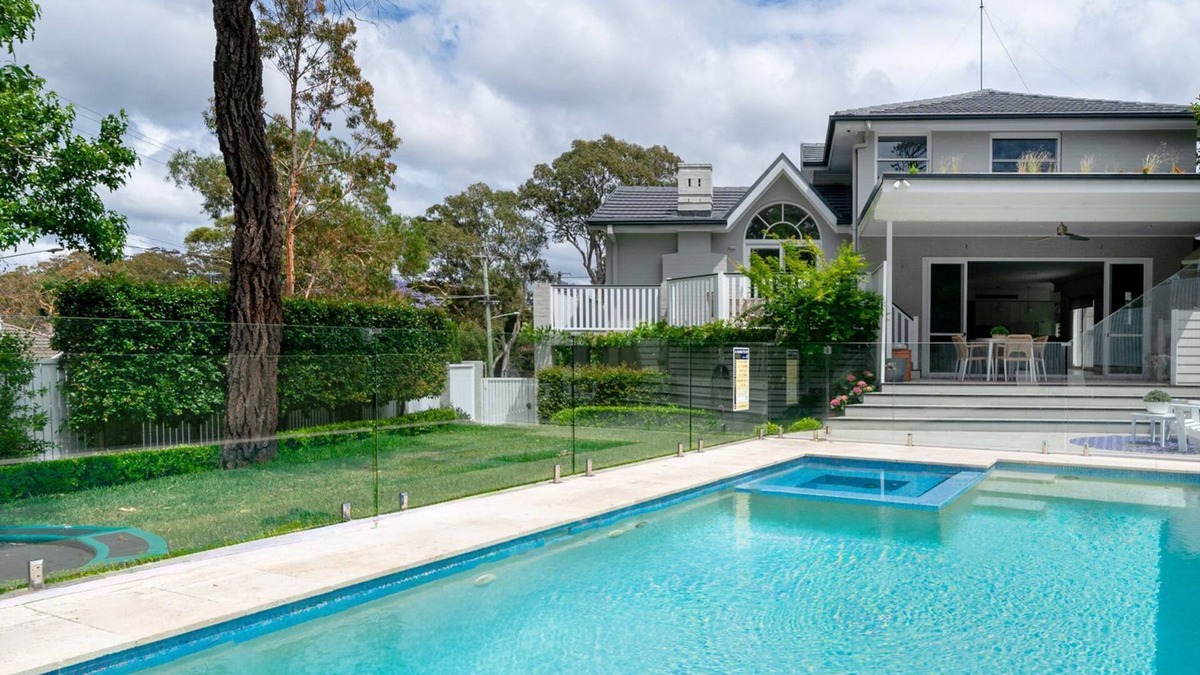Oatley House | Oatley Escape with Pool Relax in Style & Elegance