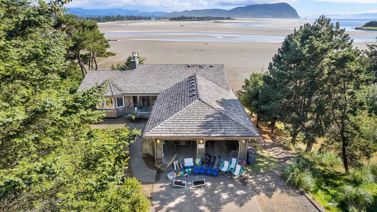 Gearhart House | OB:}Ocean/River&MtViews~Hot-Tub ~Kayaks~FirePit~Ping-Pong~Foosball~Bikes~DogsOk~