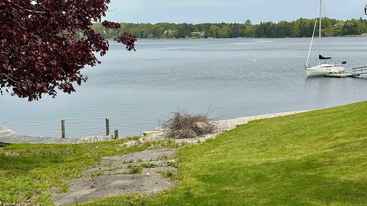 Masons Point Cottage | Oceanfront 2BR Private Cottage Pet FriendlynIn the Head Of Saint Margarets Bay