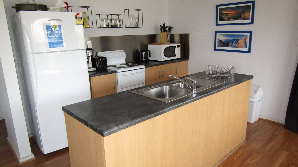 Carribie House | Ocean 17 - Short walk to the beach Free Wifi