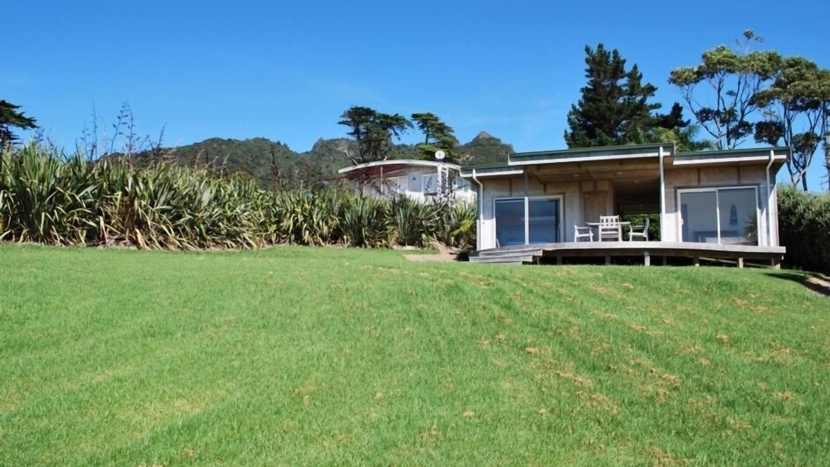 Whangarei Heads House | Ocean Beach Hideaway + Chalet