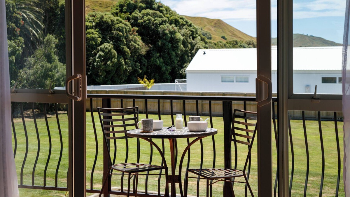 Wainui Hotel | Ocean Beach Wainui