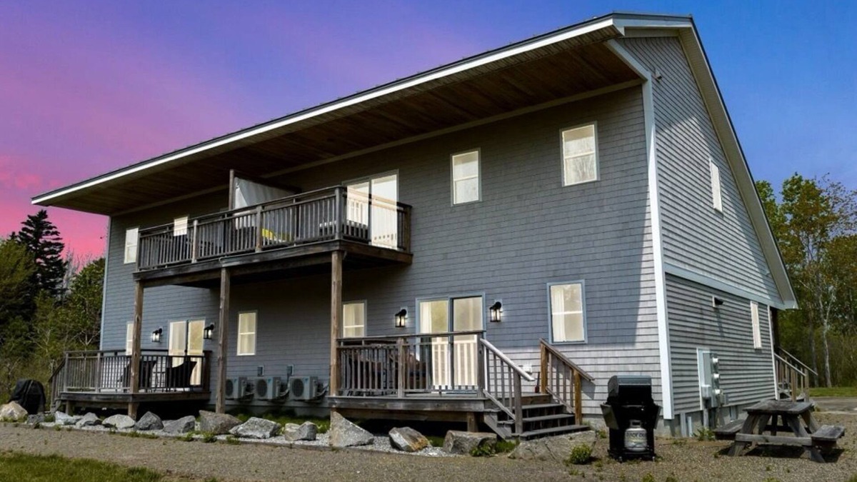 Owls Head House | Ocean Breeze East Wind – Walk to Beach, Sleeps 6
