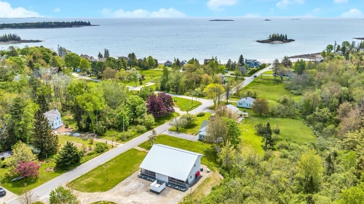 Owls Head House | Ocean Breeze Haven - Sleeps 12, Walk to Beach