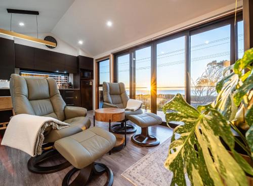 Bicheno Villa | Ocean Breeze Homestays 2