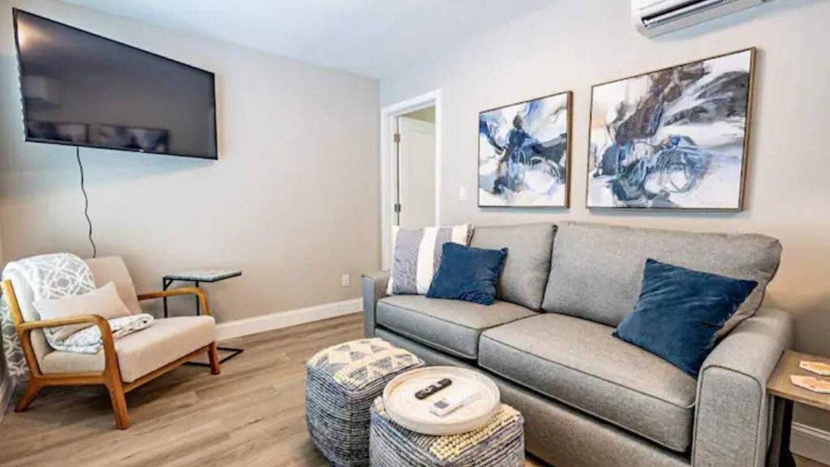 East Central Boulevard Apartment | Ocean Breezes