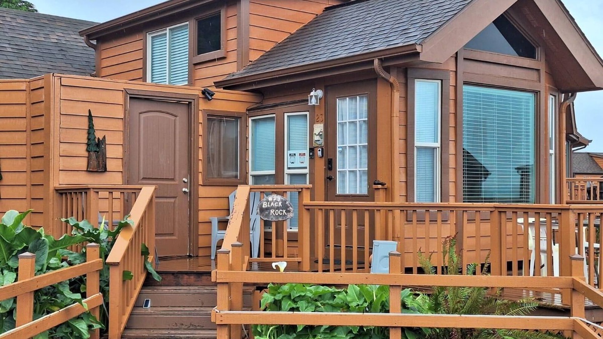 Smith River Cabin | Ocean Cabin 23 is a cozy seaside bungalow with loft, limited ocean views, and private beach. Hot tub temporarily unavailable