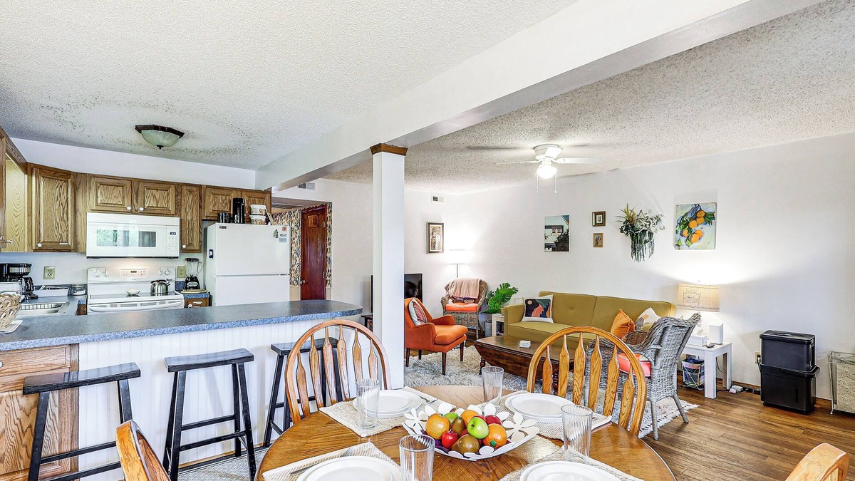 Caine Woods Condo | Ocean City Condo w/Pool Access: Walk to Beach!