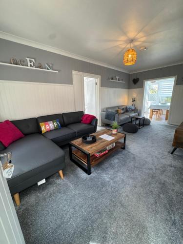 Ferring House | Ocean Cottage, Ferring - seaside cottage moments from the beach and Bluebird cafe