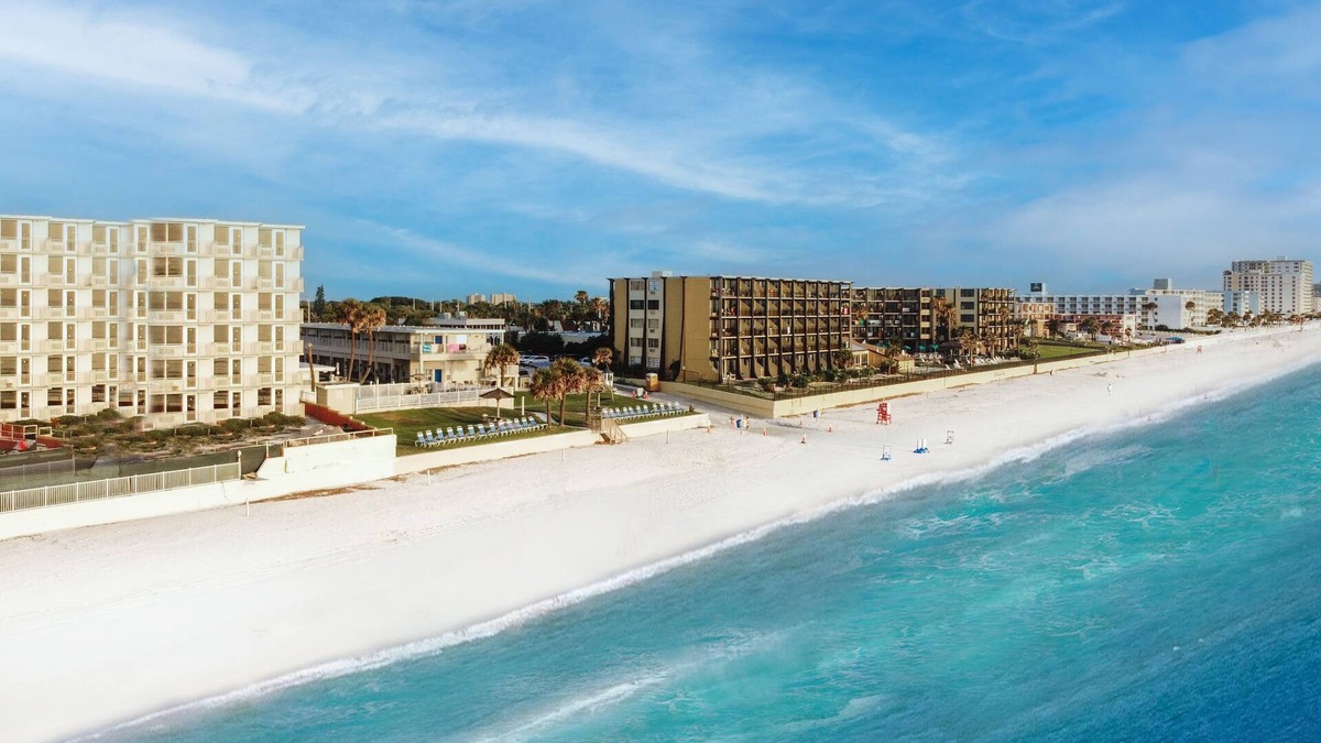 Bridgeport Heights Hotel | Ocean Court Beachfront Hotel