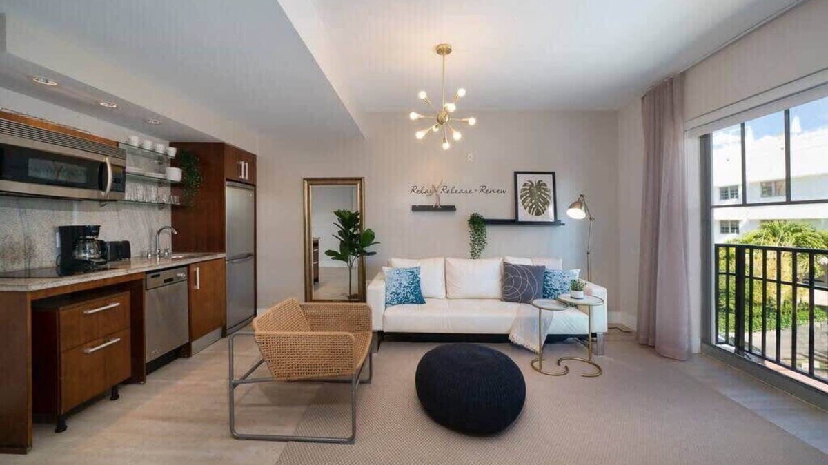 South Beach Condo | Ocean Dr 1BR Apt w/Rooftop Pool, 93 Walk Score