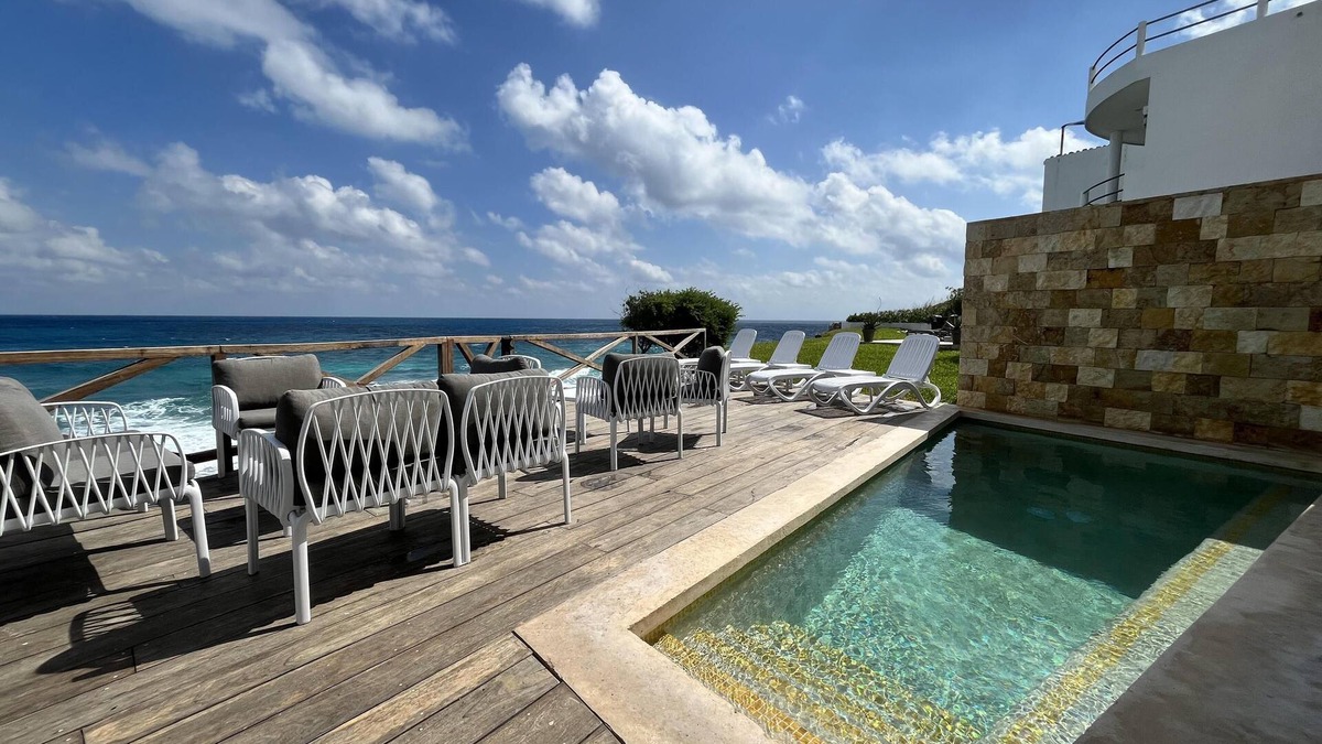 Colonia Meteorologico House | Ocean Front 6 BR See Dolphins + Sunrise From Bed