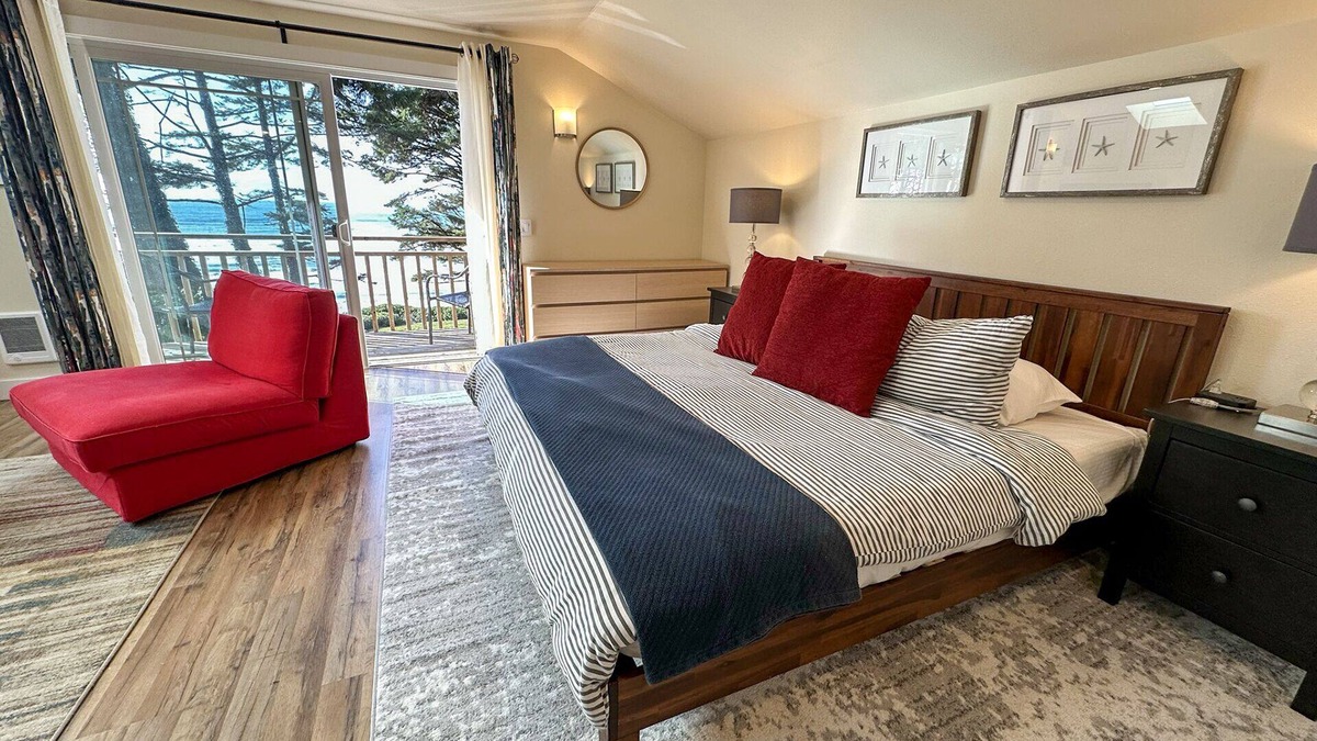 Yachats Cottage | Ocean Front, Agate at Oregon House, Stairs to the Beach!