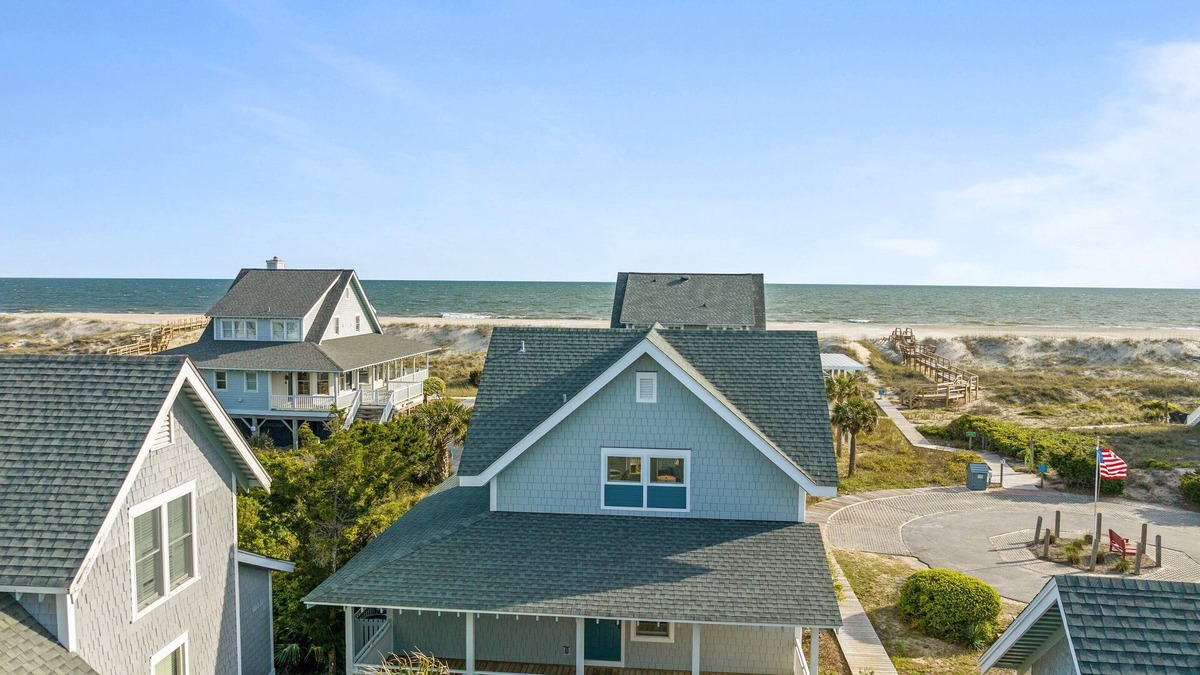 Flora's Bluff House | Ocean Front Cottage 2023 Total Renovation Pet Friendly 5 Star Home BHI Club