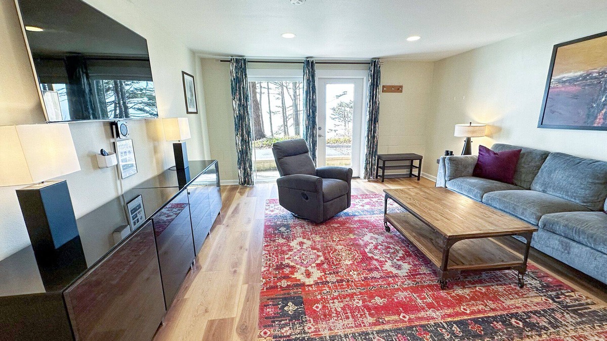 Yachats Apartment | Ocean Front Condo, Pelican at Oregon House, Stairs to the Beach!