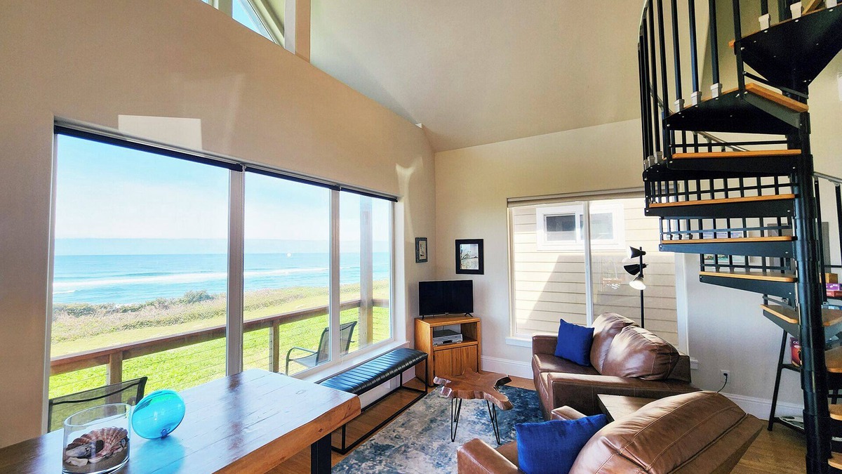 Yachats House | Ocean Front Cottage! Dog Friendly! Sleeps up to Four!