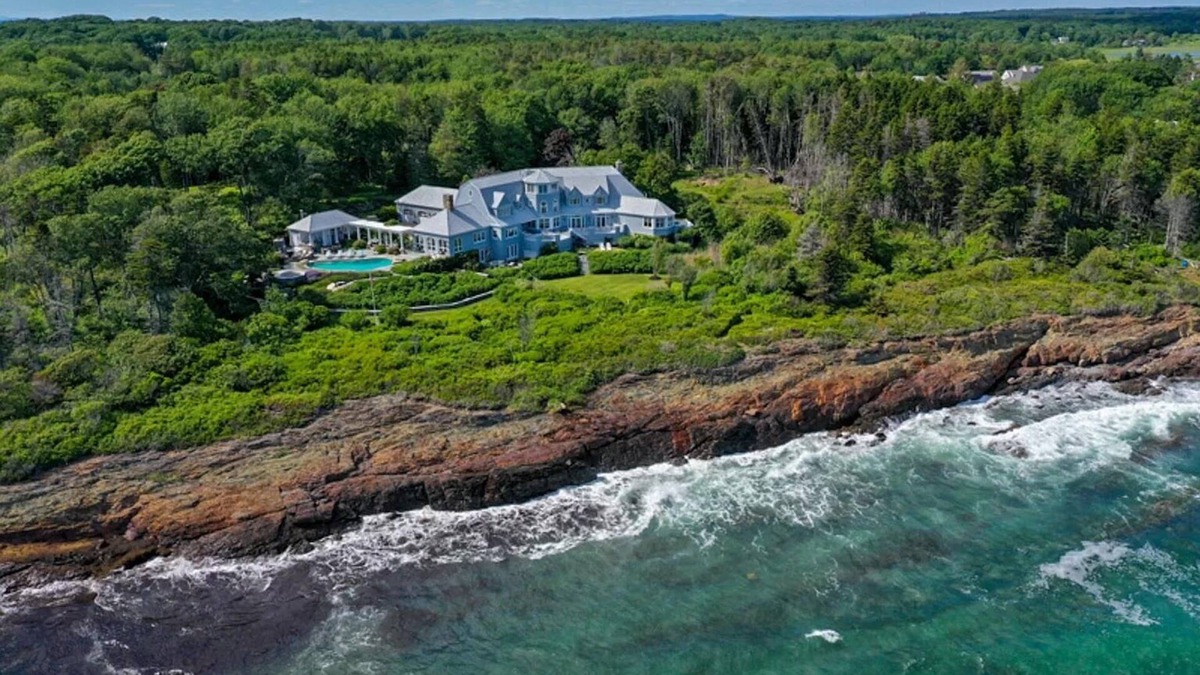 Higgins Beach House | Ocean front estate. 15 min to Portland.