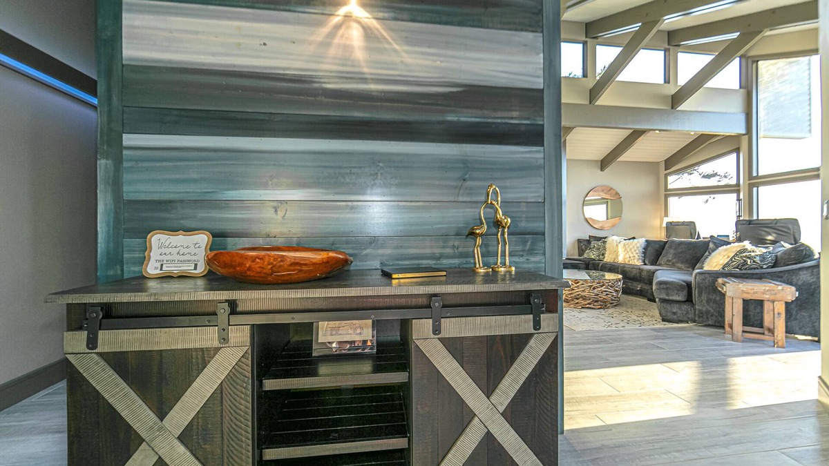Newport House | Ocean Front Luxury-Best Views-Private beach access- Stunningly renovated