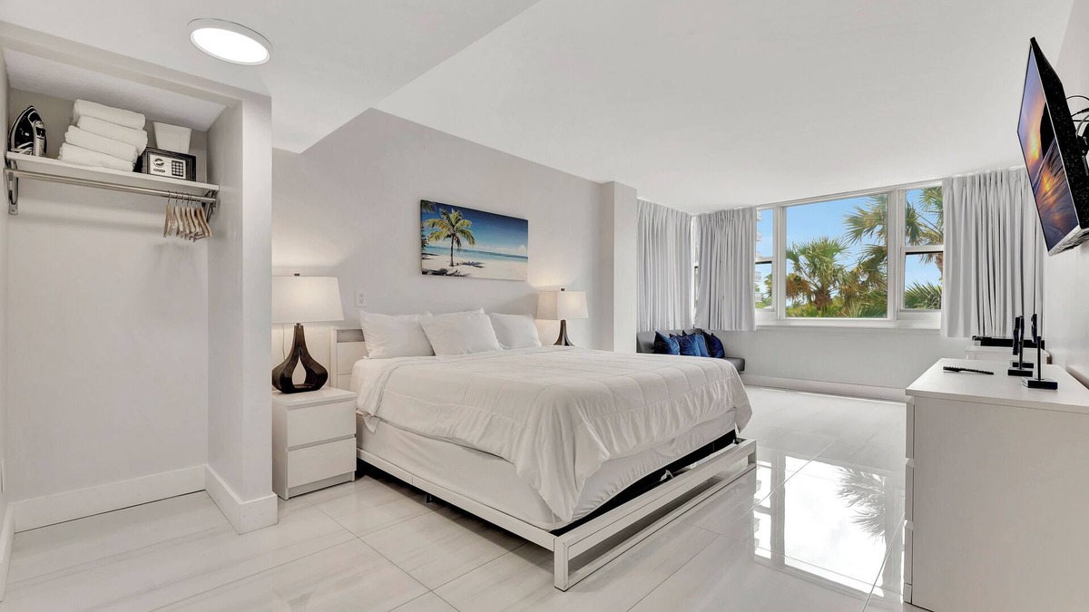 Bermuda Riviera Apartment | Ocean Front Property Room