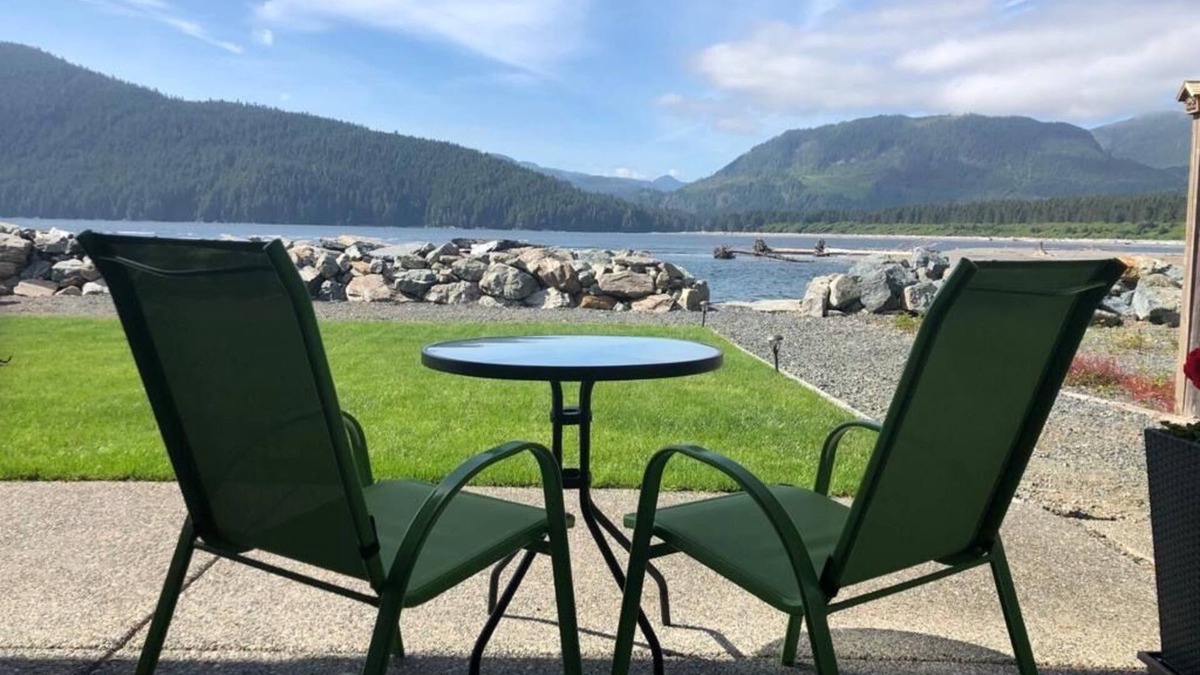 Port Renfrew Apartment | Ocean Front Vacation Suite - The Whale's Tale