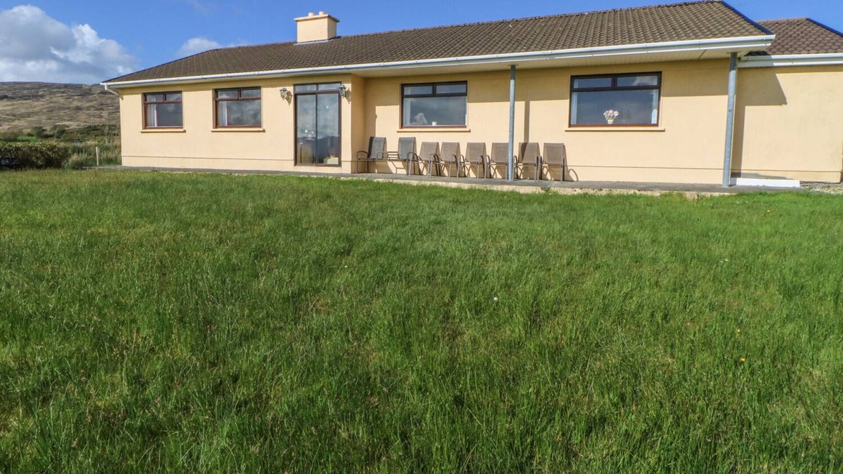 Ardnatrush Cottage | OCEAN HEIGHTS, family friendly in Glengarriff, County Cork