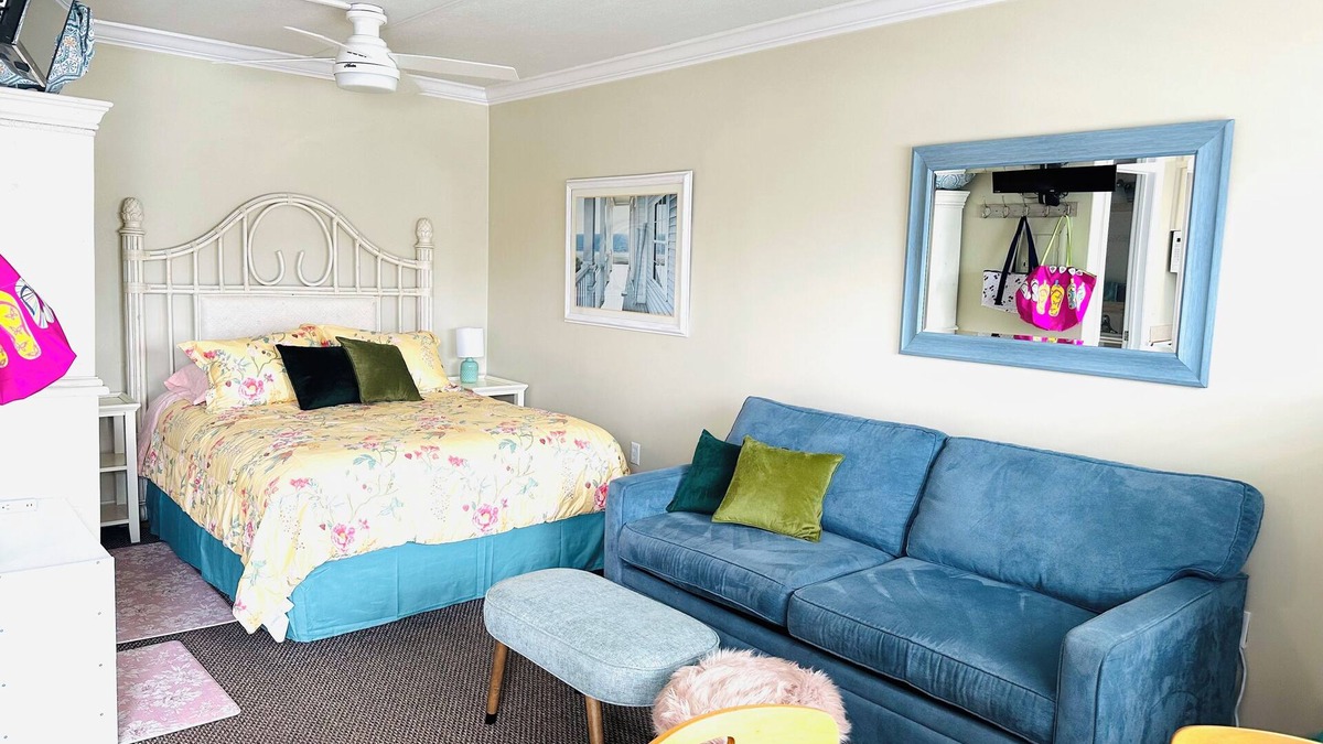 North End Condo | Ocean is calling all beach walkers