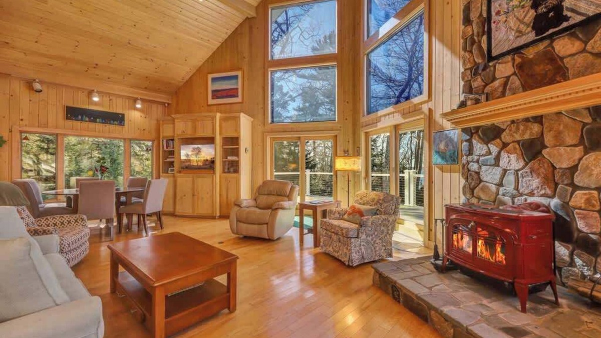 Surry House | Ocean Mist! New-Oceanfront!