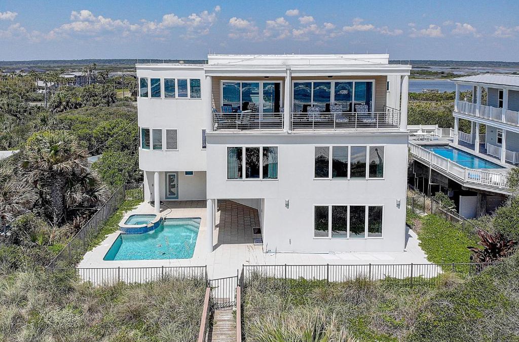 Crescent Beach House | Ocean Paradise