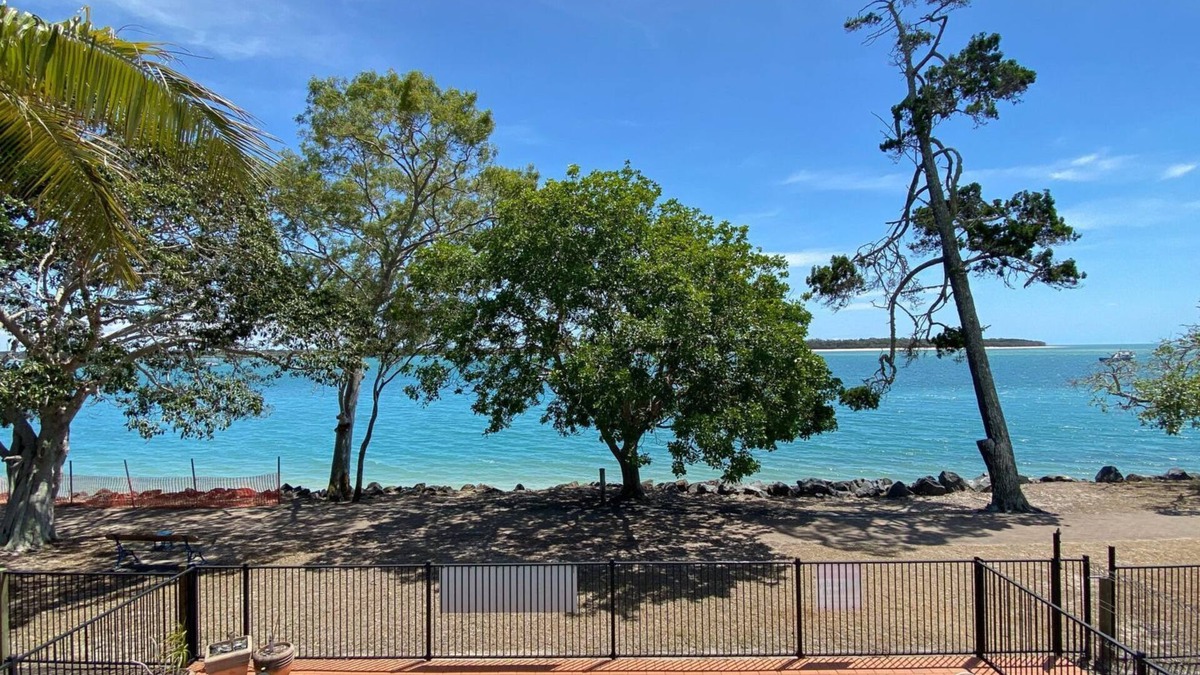 Traviston House | Ocean Shores UP - Burrum Heads- Riverfront - Pool -2BR