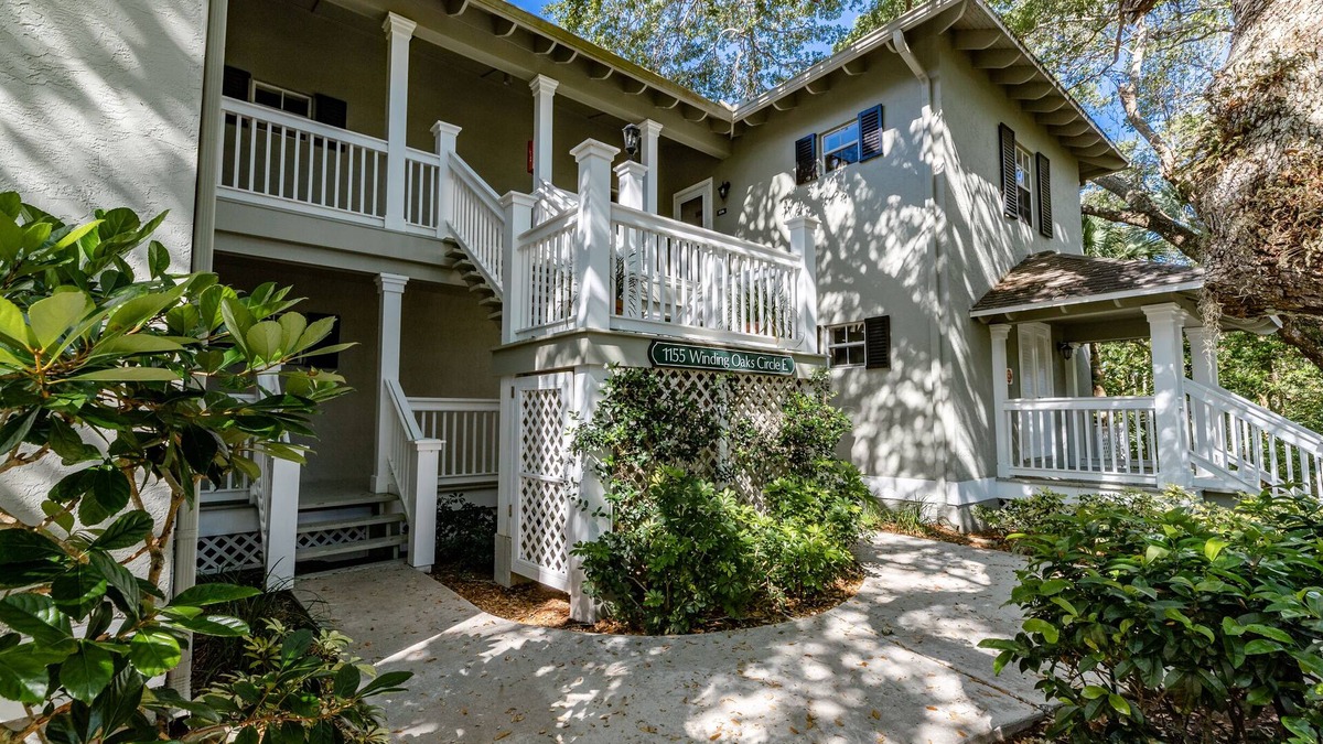 Wabasso Beach Apartment | Ocean, Tennis, Oaks and More