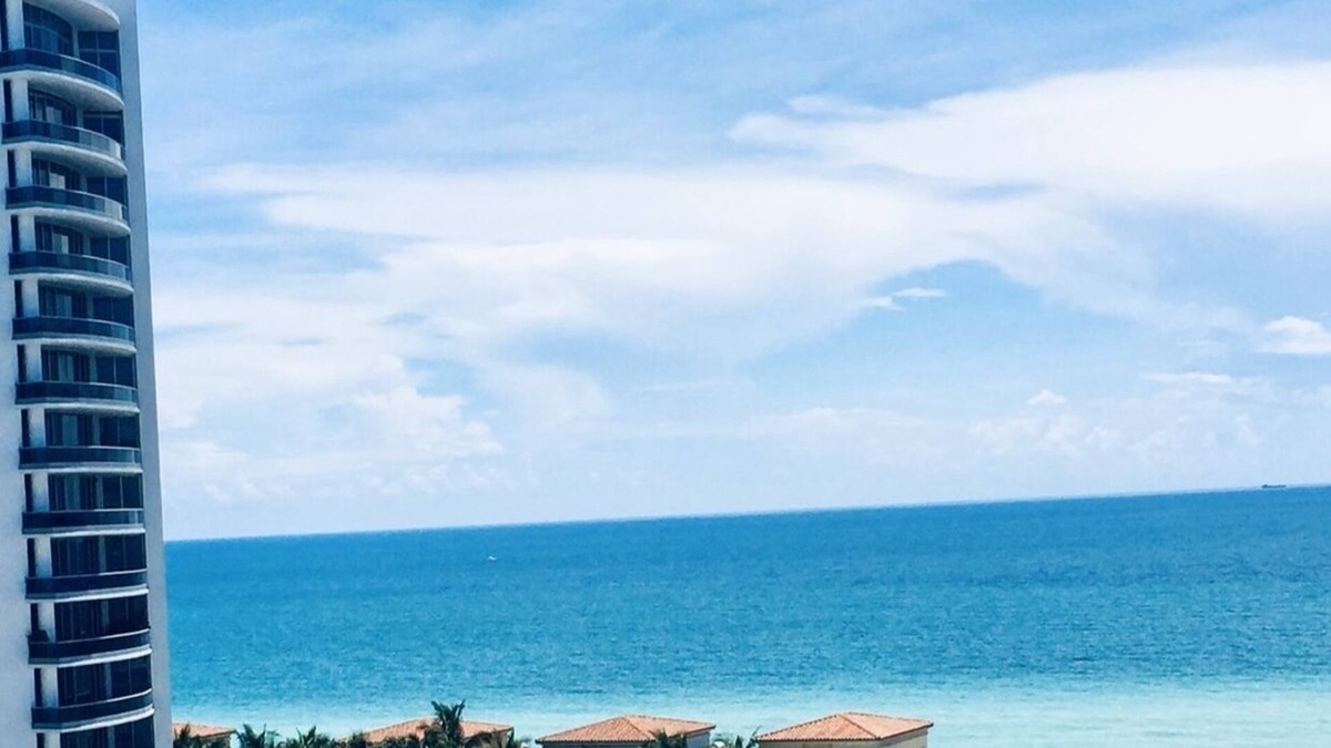 Miami Beach Condo | Ocean View 1Br 1.5Ba Stylish Beach Condo + Parking