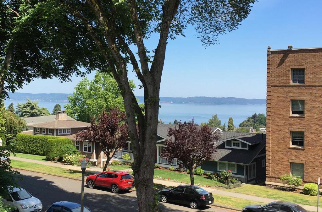 North End Apartment | Ocean View, 2 Baths, 2 Bedrooms, No Stairs, Best Area, WD, Jacuzzi Bath, Balcony, View, 925sf