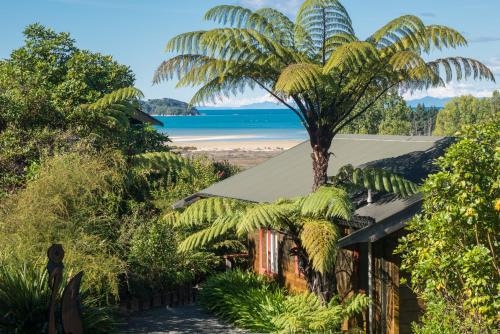 Marahau Ski Chalet | Ocean View Chalets