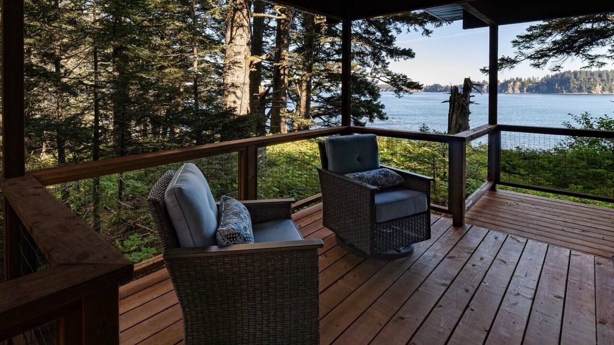 Chiniak Cottage | Ocean View Cottage: Wake Up to Waves at Friends by the Ocean