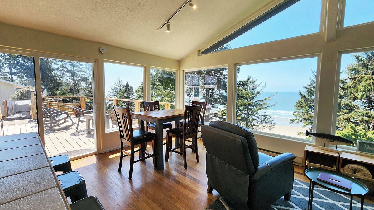 Otter Rock House | Ocean View in Otter Rock! Wood Stove! Surfing~Otter Rock Hideaway