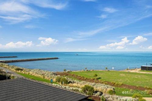 Werribee South Apartment | Ocean View - Lighthouse Apt