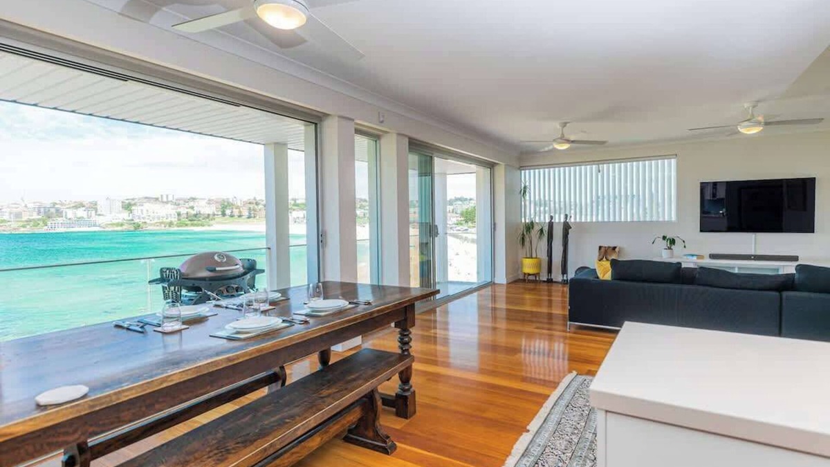 North Bondi Apartment | Ocean view luxury 3 bedroom home with balcony