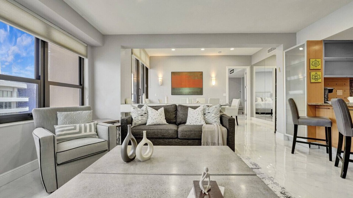 La Gorce Apartment | Ocean View Luxury Penthouse 3BR/3BA Beach Service